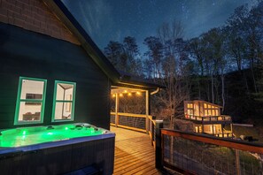 Outdoor spa tub - New Listing Discount! Central, Pickleball, Hot Tub (Sevierville)
