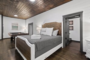 2 habitaciones, tabla de planchar con plancha y cuna de viaje 