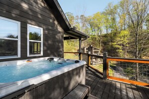 Outdoor spa tub - New Listing Discount! Central, Pickleball, Hot Tub (Sevierville)