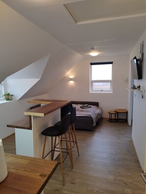 1 bedroom, WiFi, bed sheets