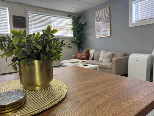 Modern LIVIN-1bd 1ba