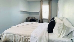 Iron/ironing board, WiFi, bed sheets