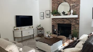 TV, fireplace