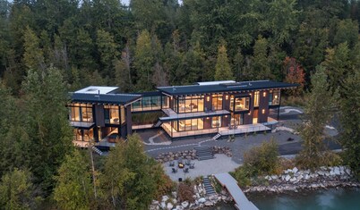 Modern Lakeside Oasis- Stunning Sunsets-Hot Tub-Dock