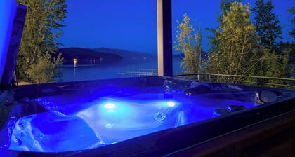 Modern Lakeside Oasis- Stunning Sunsets-Hot Tub-Dock