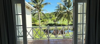 NEW Luxury Villa on Golf Course – Minutes from Beach
