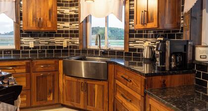 Large Private Home, Sleeps 20, Great for Groups