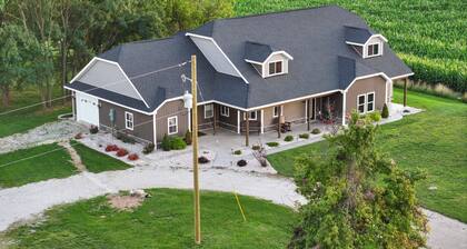 Large Private Home, Sleeps 20, Great for Groups
