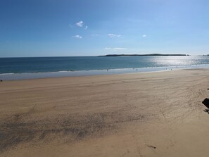 Beach nearby - Gwylan Maisonette (Tenby)