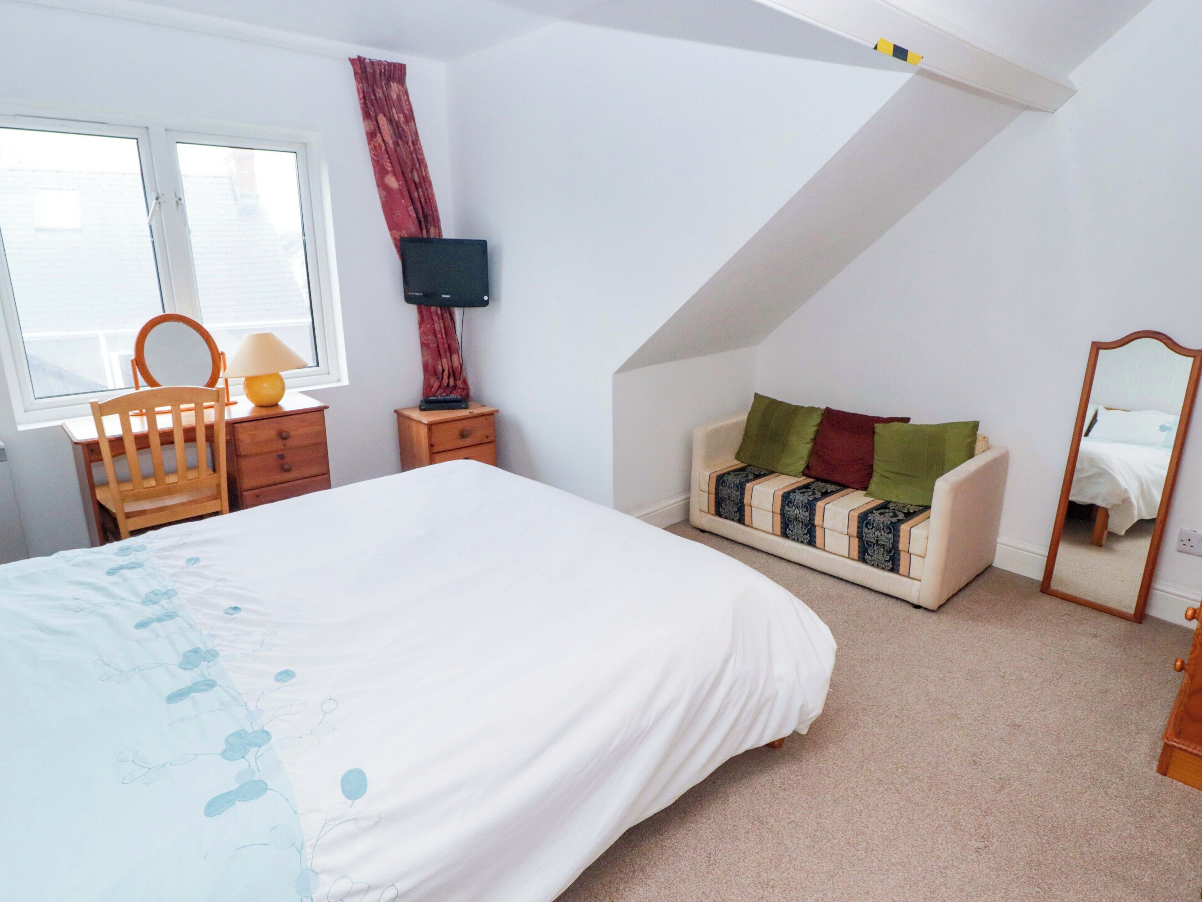 3 bedrooms, individually decorated, individually furnished, free WiFi