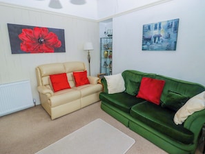 Living area - Gwylan Maisonette (Tenby)
