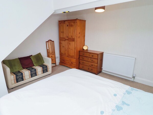 3 bedrooms, individually decorated, individually furnished, free WiFi - Gwylan Maisonette (Tenby)