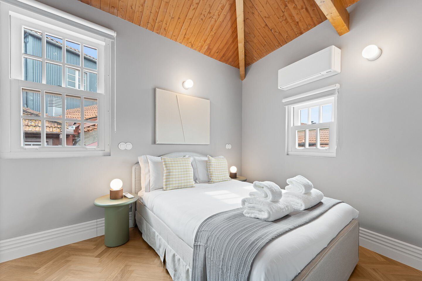 1 habitación, tabla de planchar con plancha, internet y ropa de cama 
