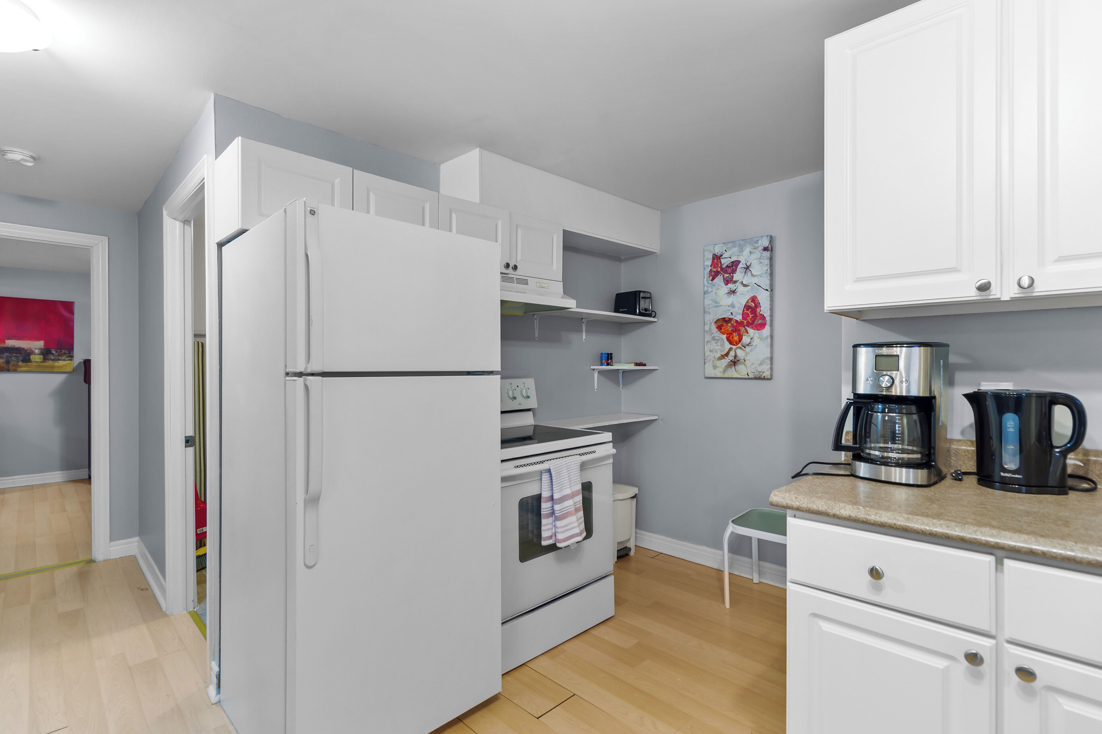 Refrigerador, microondas, horno y parrilla de estufa 