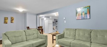 Cozy 2BR Loft Fast WiFi Parking