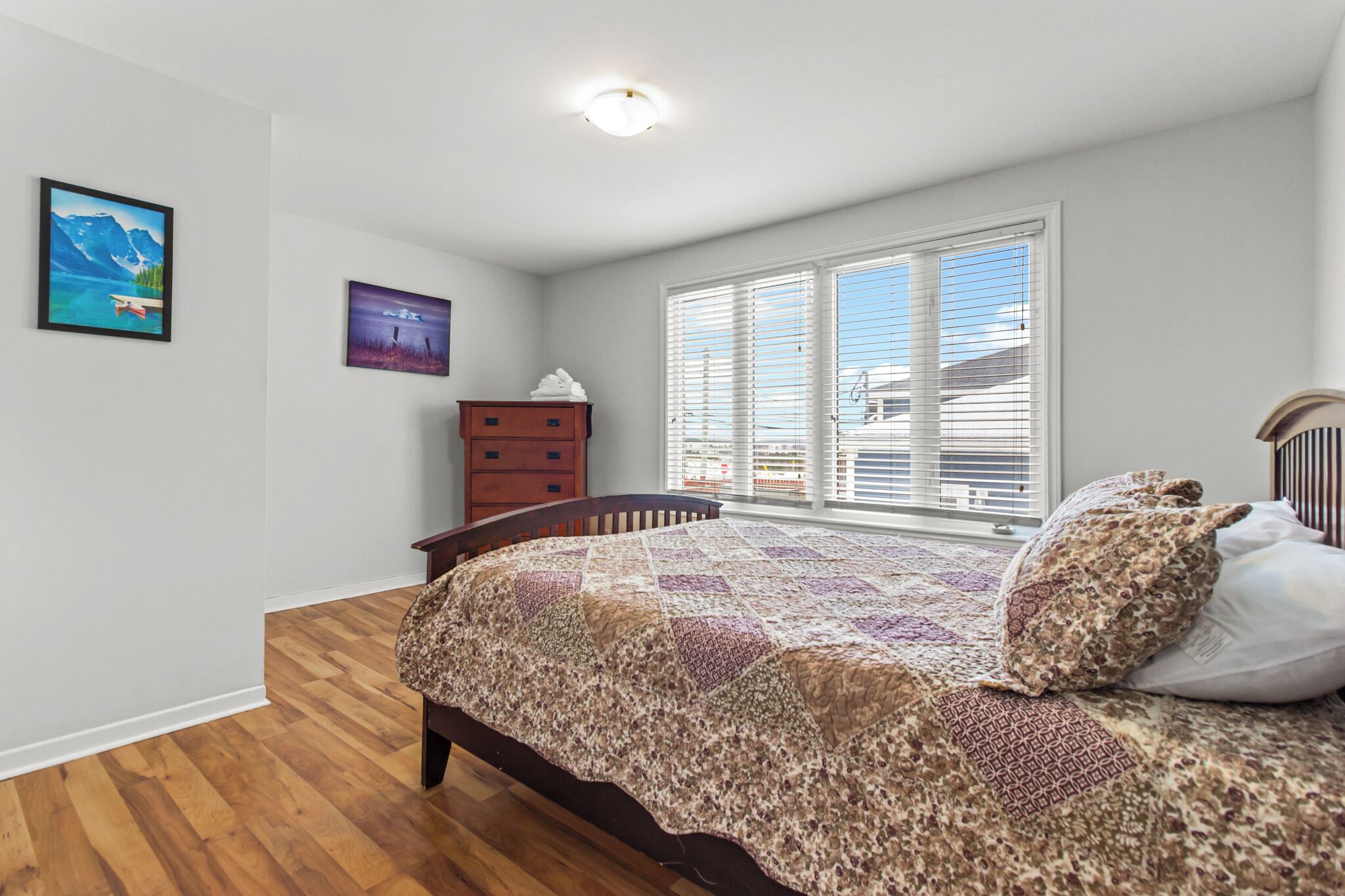 2 soverom, strykejern/-brett, reiseseng for barn og wi-fi (inkludert)