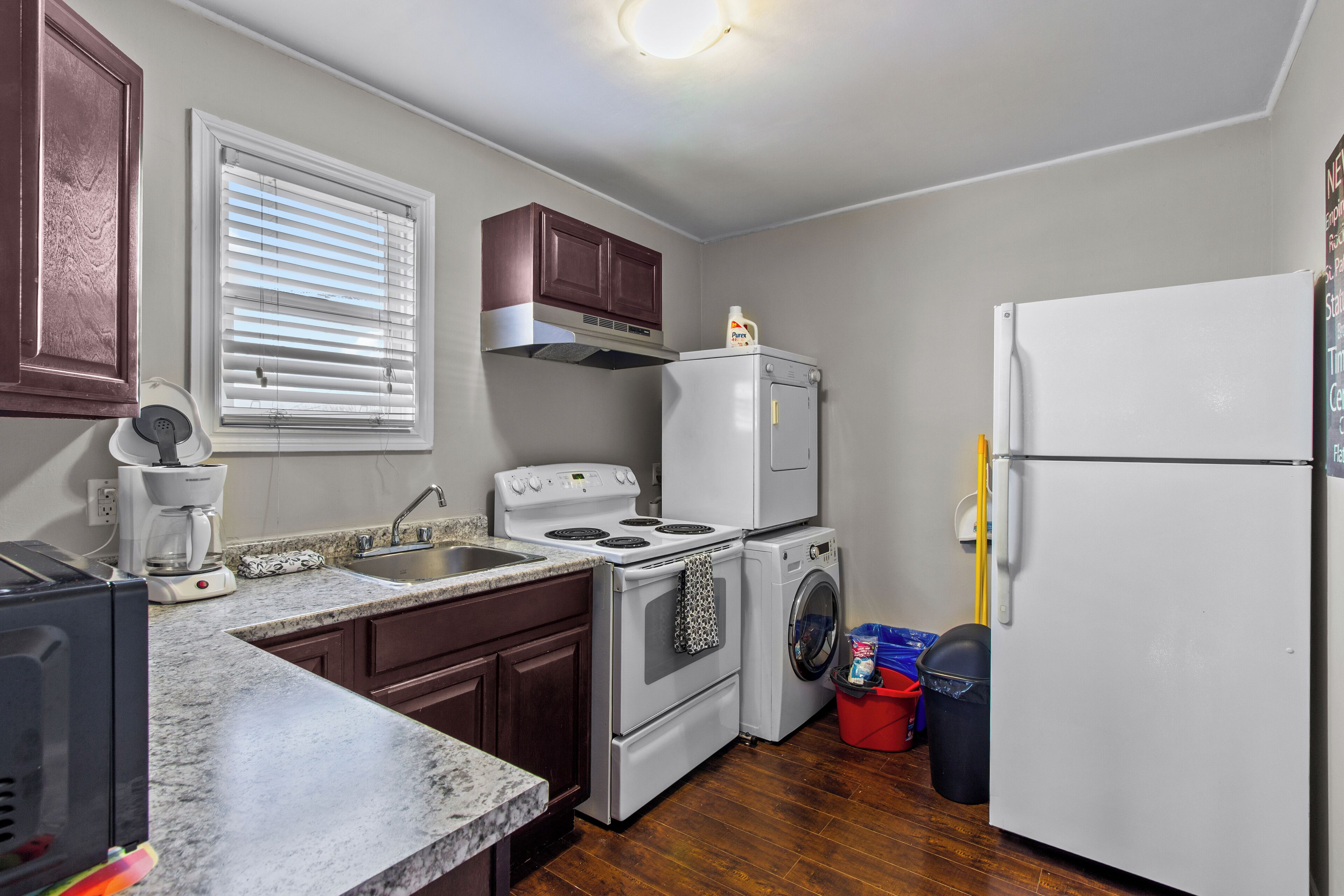 Refrigerador, microondas, horno y parrilla de estufa 