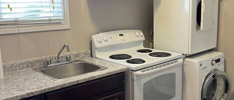 Frigorífic, microones, forn i placa de cuina