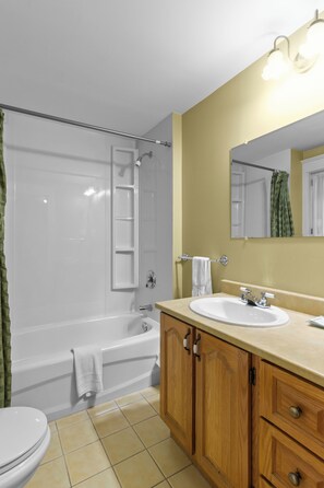 Hair dryer - Cozy Manor Studio Parking WiFi (St. John's)