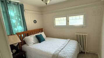 2 bedrooms, iron/ironing board, travel cot, free WiFi