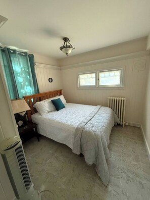 2 habitaciones, tabla de planchar con plancha y cuna de viaje 