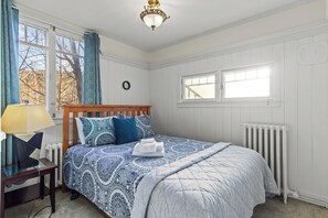 2 bedrooms, iron/ironing board, travel cot, free WiFi