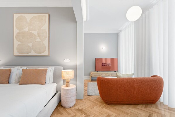 Iron/ironing board, internet, bed sheets