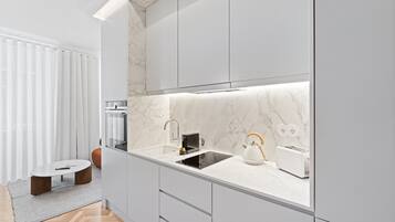 Jääkaappi, mikroaaltouuni, uuni, kahvin-/teenkeitin