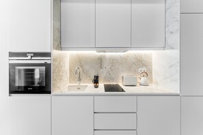 Fridge, microwave, oven, coffee/tea maker