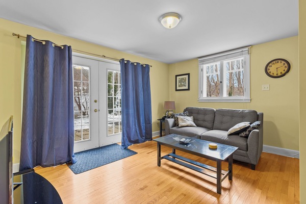 Living Room with Couch & Coffee Table - Spacious lounge for cozy nights