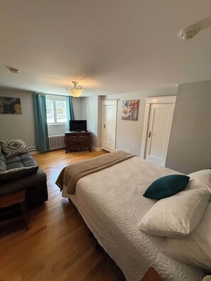 1 bedroom, iron/ironing board, travel crib, free WiFi