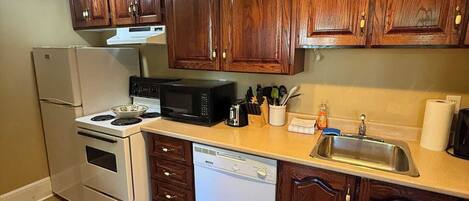 Refrigerador, microondas, horno, placa de cocina