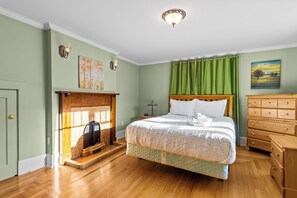 1 bedroom, iron/ironing board, travel cot, free WiFi