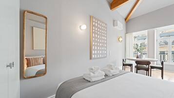 Iron/ironing board, internet, bed sheets