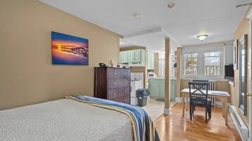 1 slaapkamer, een strijkplank/strijkijzer, reisbedje, gratis wifi