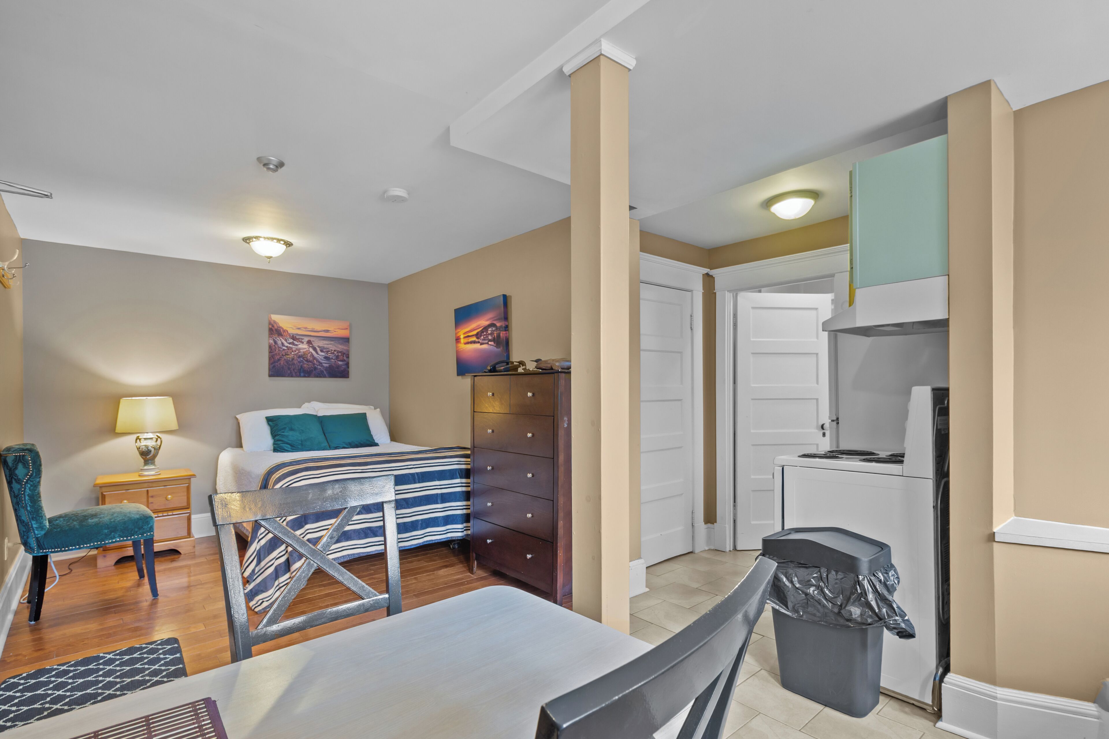 1 chambre, fer et planche à repasser, lit parapluie, Wi-Fi gratuit