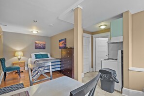 1 chambre, fer et planche à repasser, lit parapluie, Wi-Fi gratuit