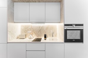 Frigorifero, microonde, forno, macchina per tè/caffè