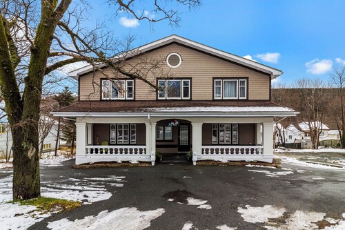 Midstream Modern 2BR Wi-Fi Parking
