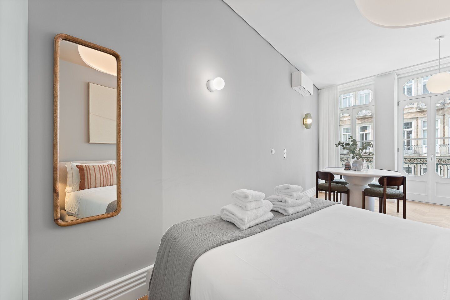 Iron/ironing board, internet, bed sheets