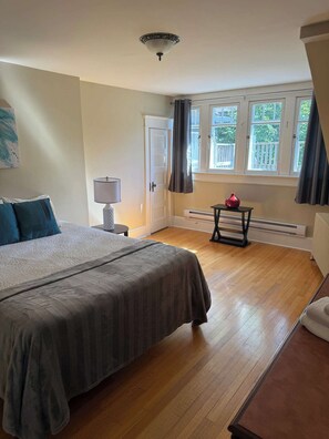 2 bedrooms, iron/ironing board, travel crib, free WiFi