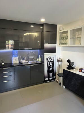 Microwave, oven, stovetop, dishwasher - Varandas Do Golf Sun Set View 1-bedroom apartment in Praia de Mira (Praia de Mira)