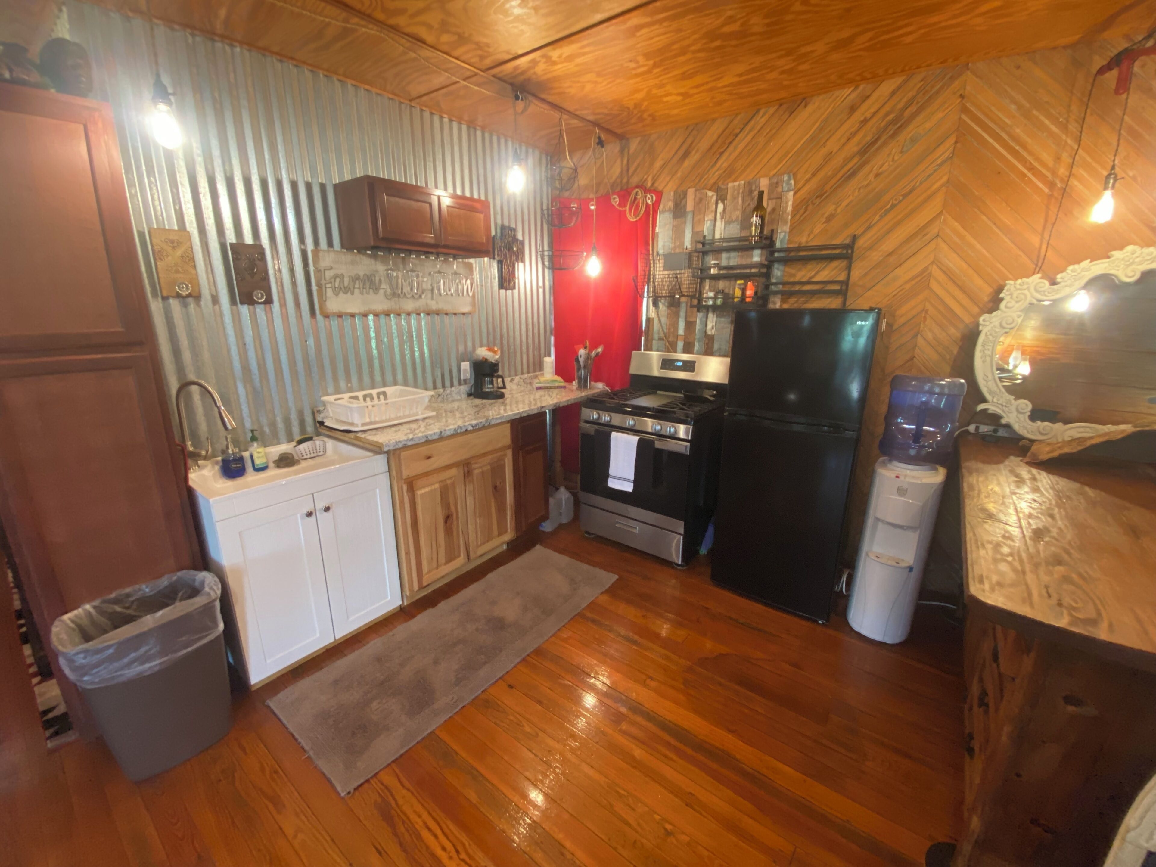 Microondas, horno y placa de cocina