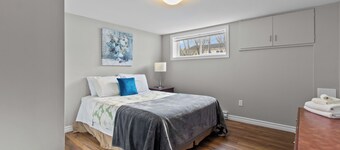 Stylish 2BR WiFi Parking MUN Walk