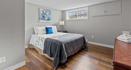 Stylish 2BR WiFi Parking MUN Walk