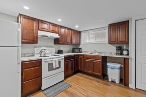 Kylskåp, mikrovågsugn, ugn och spishäll