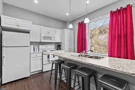 Fridge, microwave, oven, stovetop. Modern 2BR W&D Wi-Fi Parking