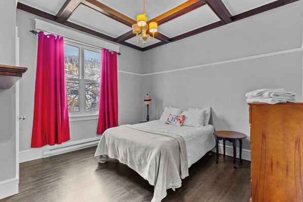 2 bedrooms, iron/ironing board, travel crib, free WiFi