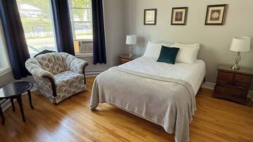 2 slaapkamers, een strijkplank/strijkijzer, reisbedje, gratis wifi