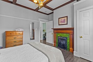 2 bedrooms, iron/ironing board, travel cot, free WiFi